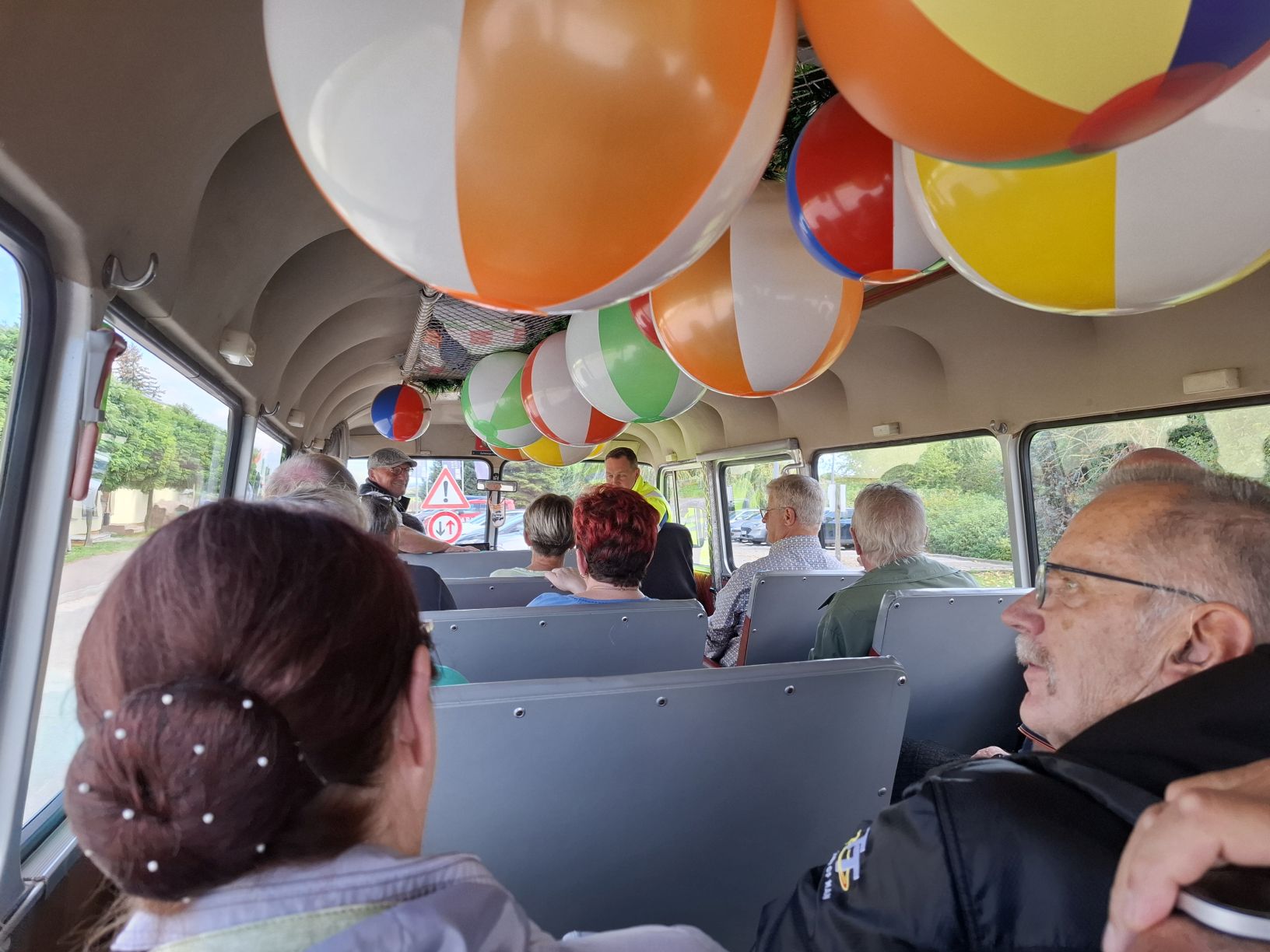 Wir saßen alle gut ...