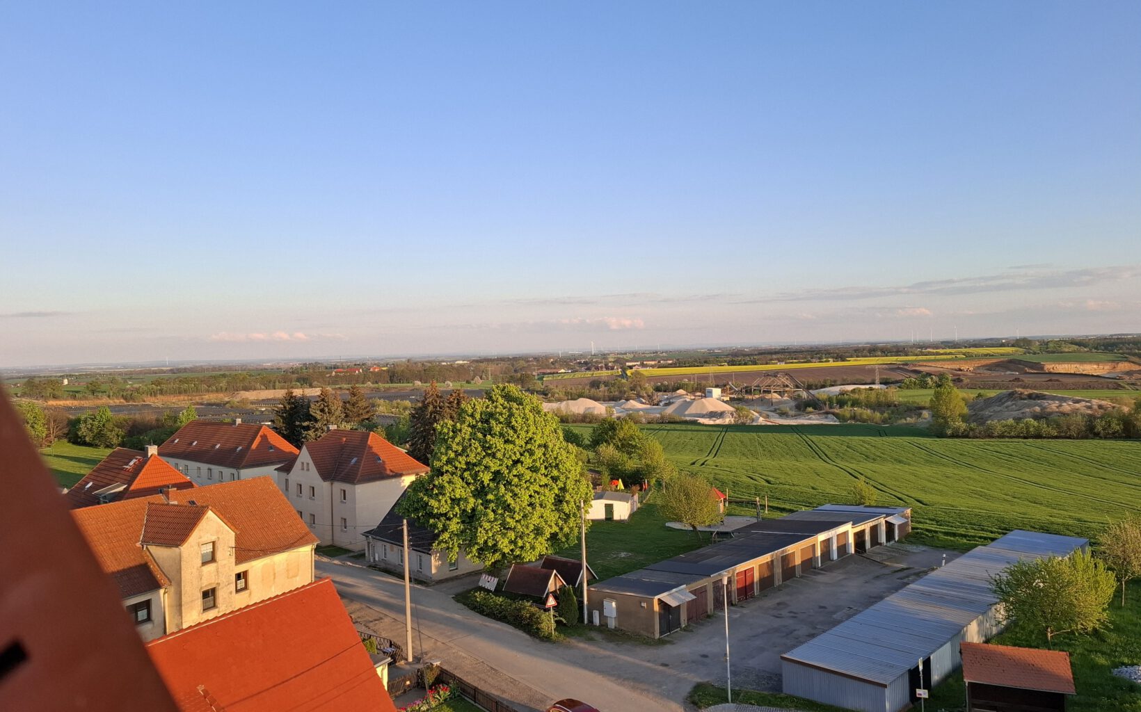Neuposa_Wassertum_Blick auf Sandtagebau Blick auf den Sandtagebau und Richtung Erzgebirge und Vogtland